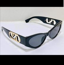 Load image into Gallery viewer, Black & Gold Ff