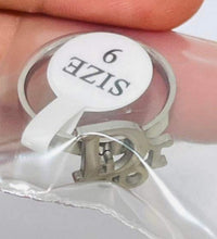 Load image into Gallery viewer, Size 9 Silver D Ring
