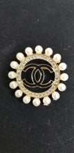 Load image into Gallery viewer, Brooches Several Brands
