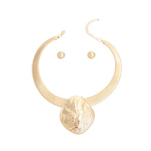 Load image into Gallery viewer, Gold Collar Organic Necklace Set
