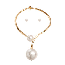 Load image into Gallery viewer, Cream Pearl Hinge Choker
