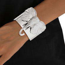 Load image into Gallery viewer, Burnished Silver Elephant Head Cuff
