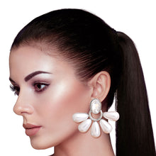 Load image into Gallery viewer, Silver Stud Fan Pearl Earrings
