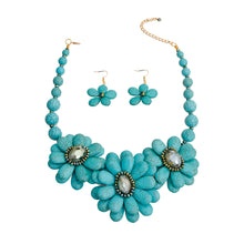 Load image into Gallery viewer, Turquoise Cracked Flower Beaded Necklace
