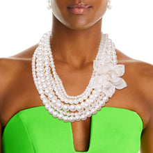Load image into Gallery viewer, White Pearl Flower Necklace
