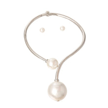 Load image into Gallery viewer, White Pearl Hinge Choker
