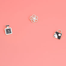 Load image into Gallery viewer, Silver Black 3pcs Flower Designer Studs
