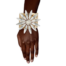 Load image into Gallery viewer, Gold Flower Open Cuff
