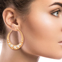 Load image into Gallery viewer, Gold and Pearl Oval Hoops
