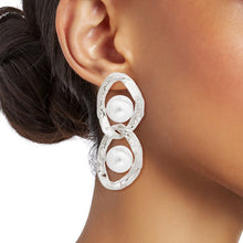 Load image into Gallery viewer, Silver Link Pearl Earrings
