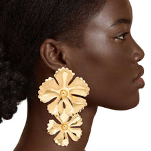 Load image into Gallery viewer, Shiny Gold Double Flower Earrings
