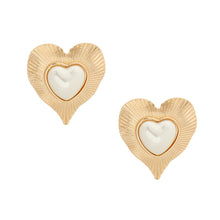 Load image into Gallery viewer, Gold Ribbed Heart Pearl Clip Ons
