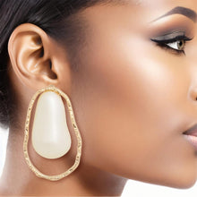 Load image into Gallery viewer, Gold Pearl Organic Teardrop Clip-Ons
