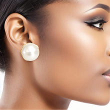 Load image into Gallery viewer, Cream Bubblegum Pearl Clip-Ons
