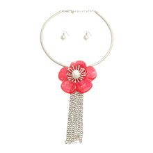 Load image into Gallery viewer, Marbled Red Flower Fringe Necklace
