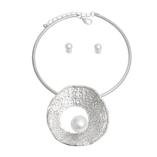 Load image into Gallery viewer, Silver Pearl Oyster Necklace
