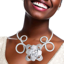 Load image into Gallery viewer, Rigid Metallic Silver Flower Set
