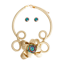 Load image into Gallery viewer, Rigid Metallic Gold Flower Set
