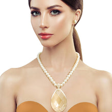 Load image into Gallery viewer, Pearl Clear Teardrop Necklace
