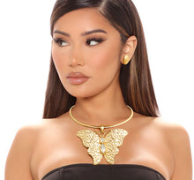 Load image into Gallery viewer, Gold Hammered Metal Butterfly Collar

