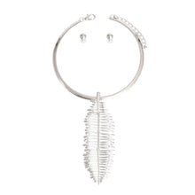 Load image into Gallery viewer, Silver Leaf Pendant Necklace
