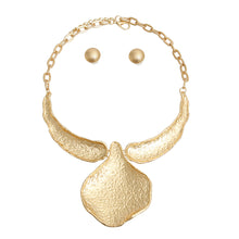 Load image into Gallery viewer, Gold Organic Teardrop Necklace
