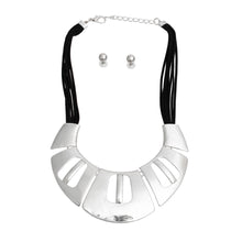 Load image into Gallery viewer, Black Leather Silver Collar Set

