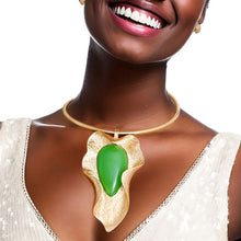 Load image into Gallery viewer, Curved Leaf Green Resin Pendant Set
