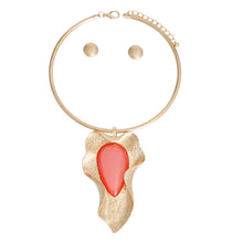 Load image into Gallery viewer, Curved Leaf Pink Resin Pendant Set
