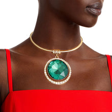 Load image into Gallery viewer, Round Green Halo Pendant Set
