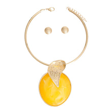 Load image into Gallery viewer, Gold Curved Leaf Yellow Pendant Set

