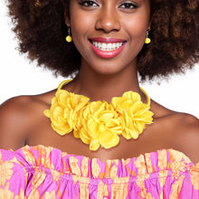 Load image into Gallery viewer, Yellow Triple Fabric Flower Set

