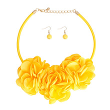 Load image into Gallery viewer, Yellow Triple Fabric Flower Set
