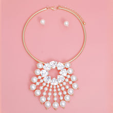 Load image into Gallery viewer, Gold Collar and Sunburst Pearl Necklace
