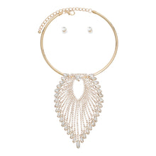 Load image into Gallery viewer, Gold Leaf Pendant Collar Set
