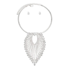Load image into Gallery viewer, Silver Leaf Pendant Collar Set
