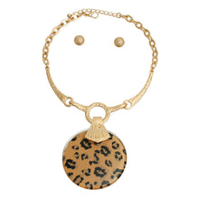 Load image into Gallery viewer, Round Leopard Pendant Set
