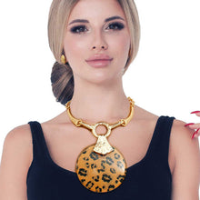 Load image into Gallery viewer, Round Leopard Pendant Set
