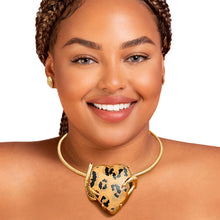 Load image into Gallery viewer, Leopard Heart Rigid Collar Set

