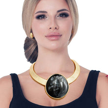 Load image into Gallery viewer, Gold Omega Round Black Resin Set
