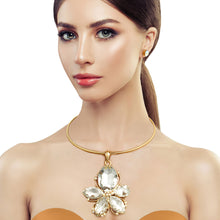 Load image into Gallery viewer, Gold Clear Crystal Flower Necklace
