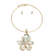 Load image into Gallery viewer, Gold Clear Crystal Flower Necklace
