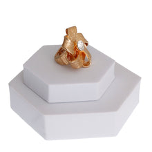 Load image into Gallery viewer, Gold Metal Bow Ring
