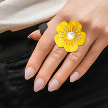 Load image into Gallery viewer, Marbled Yellow Flower Gold Ring
