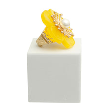 Load image into Gallery viewer, Marbled Yellow Flower Gold Ring
