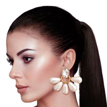 Load image into Gallery viewer, Gold Stud Fan Pearl Earrings
