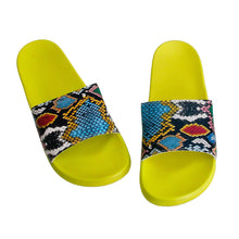 Load image into Gallery viewer, Size 11 Yellow Snake Print Slides
