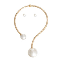 Load image into Gallery viewer, Cream Pearl Greek Hinge Choker
