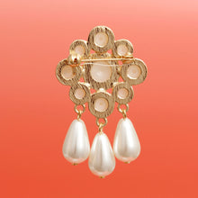 Load image into Gallery viewer, Cream Pearl Antique Flower Casting Brooch
