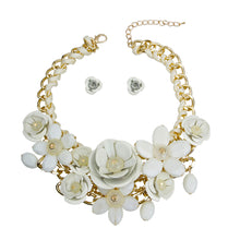 Load image into Gallery viewer, Cream Rose Chunky Collar Gold Necklace
